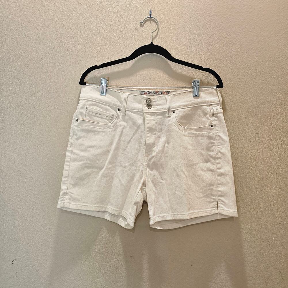 NWOT Women's Stretch Levi's Shorts Size 10